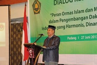adnan-harahap KH. Adnan Harahap memberikan sambutan