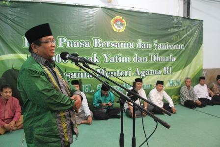 Ketua Umum LDII memberikan sambutan pada acara buka bersama