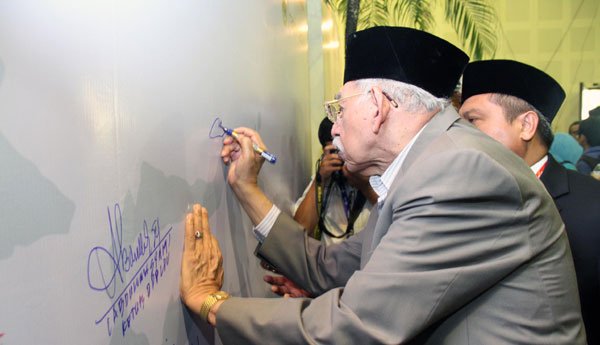 Ketua-MUI-KH-Umar-Shihab-sa