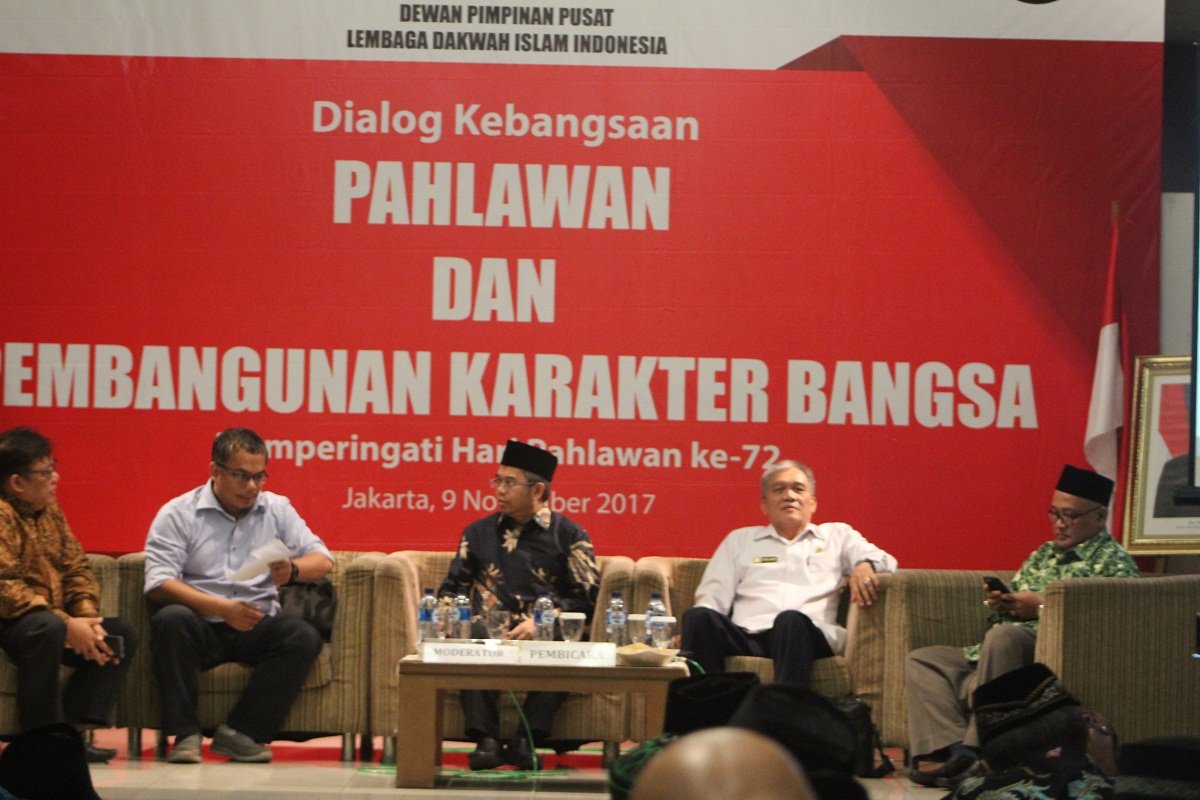 Dialog Yudi Latif
