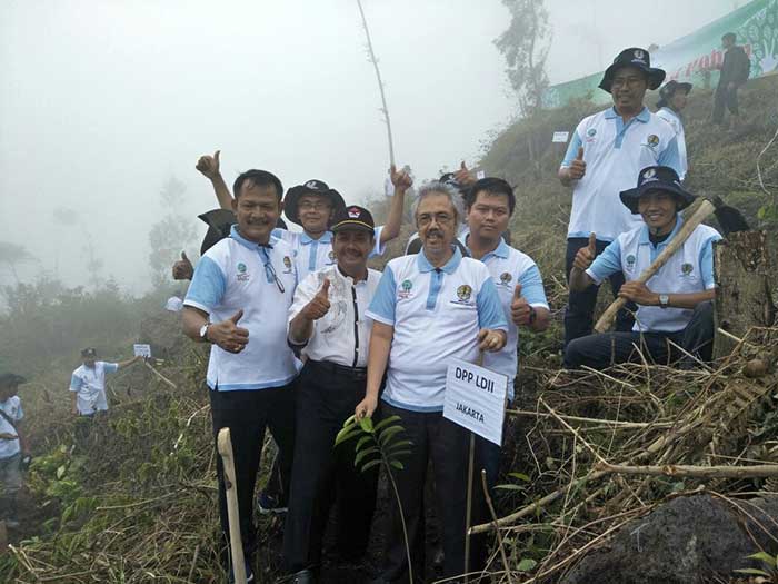 ldii tanam pohon