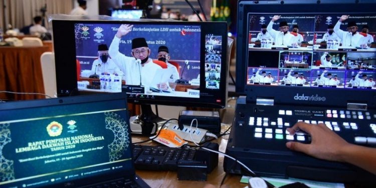 Terpilihnya Chriswanto Santoso sebagai Pj Ketua Umum DPP LDII karena memiliki pengalaman dalam dinamika LDII sejak 1991. Dalam Rapimnas kali ini pun, ia ditunjuk sebagai salah satu pimpinan sidang yang diikuti peserta secara daring.