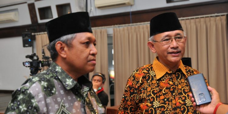 H. Basseng Muin dan Pj Ketum Chriswanto Santoso pada acara peluncuran website pondokkarakter.com