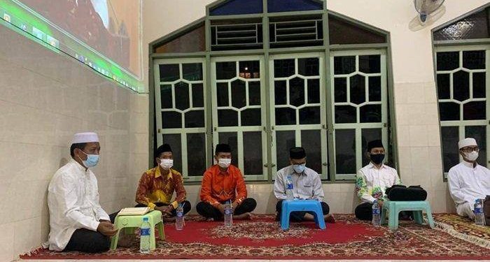 Kepala Kantor Kementerian Agama (Kemenag) Tala HM Rusdi Hilmi saat memberi nasehat dalam pengajian warga LDII di Kabupaten Tala, Senin (9/3). Pengajian dilakukan secara daring, yang diikuti seluruh warga LDII Tala. Dok. DPD LDII Tala