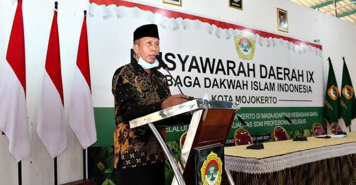 H. Suhartono, kembali terpilih sebagai Ketua DPD LDII Kota Mojokerto masa bhakti 2021-2026 dalam Musyawarah Daerah (Musda) IX LDII di Aula Serba Guna, Kompleks Pondok Pesantren Pelajar dan Mahasiswa (PPPM) Jl. Raya Surodinawan 77, pada hari Minggu (21/2). Dok. LINES Jatim