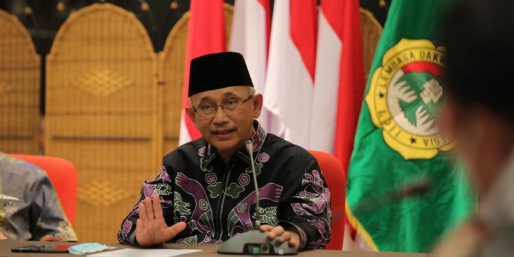 KH Chriswanto Santoso, Ketua Umum DPP LDII mengatakan agama samawi, seperti Islam melarang praktik LGBT. Foto: LINES.