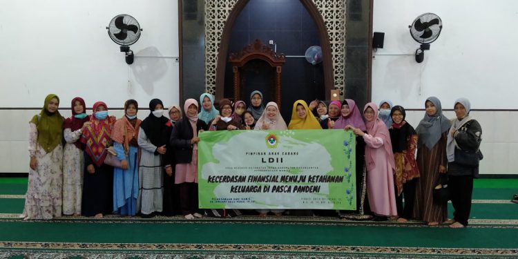 PAC LDII Ngringo Karanganyar gelar seminar untuk mendorong para wanita cerdas mengelola keuangan keluarga. Foto: Kiriman Daerah.