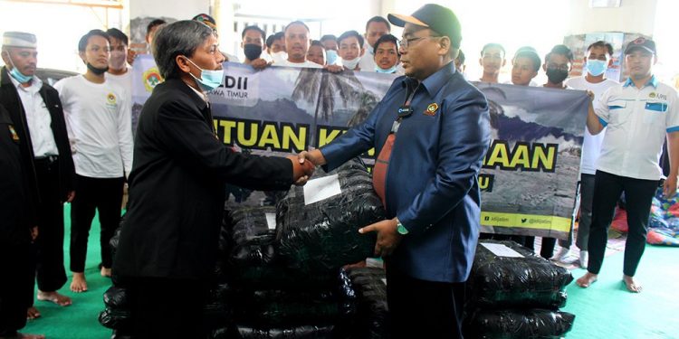 Relawan LDII Bantu Korban Erupsi Semeru. Foto: Kiriman Daerah.