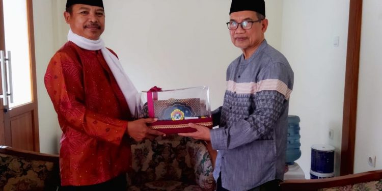 Silaturohim pengurus LDII Kabupaten Kuningan dengan Ketua Umum MUI Kab.Kuningan KH Dodo Syarif Hidayatullah