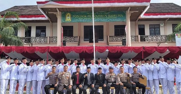 LDII Balikpapan ikut meriahkan HUT RI dengan upacara. Foto: LINES.
