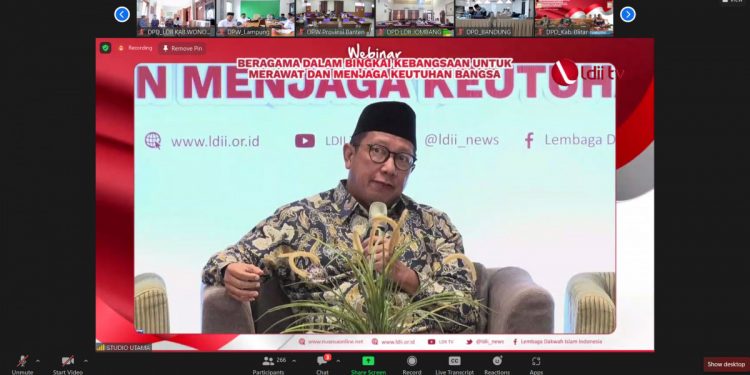 Menag RI Era SBY (2014-2019) Lukman Hakim Saifuddin menjadi pembicara pada Webinar Kebangsaan DPP LDII (24/8). Foto: LINES.
