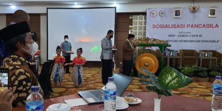 Ketua DPW LDII Daerah Istimewa Yogyakarta (DIY), Atus Syahbudin menghadiri undangan DPR RI dalam acara "Sosialisasi Pembinaan Ideologi Pancasila". Foto: LINES.
