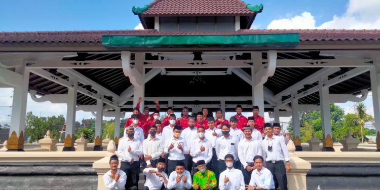 Pimpinan Cabang (PC) LDII Kapanewon Depok, atas undangan Pemerintah Kapanewon Depok, menghadiri upacara HUT RI di Monumen Pahlawan Pancasila. Foto: LINES.