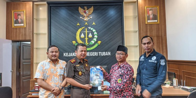 Pengurus DPD LDII Kabupaten Tuban beraudiensi dengan Kejaksaan Negeri (Kejari) Tuban, pada Kamis (29/12) untuk silaturrahim sekaligus kolaborasi program kerja. Foto: LINES.