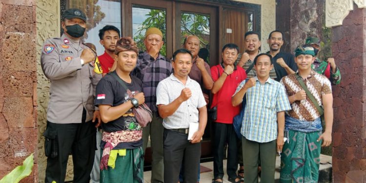 Warga LDII Tabanan melaksanakan ibadah tarawih di rumah selama Hari Raya Nyepi berlangsung. Foto: LINES.