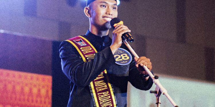 Royan Hadyantama warga LDII berhasil terpilih sebagai Uda Kota Padang pada malam "Grand Final Uda Uni Duta Wisata Kota Padang 2023", Maret lalu. Foto: LINES.