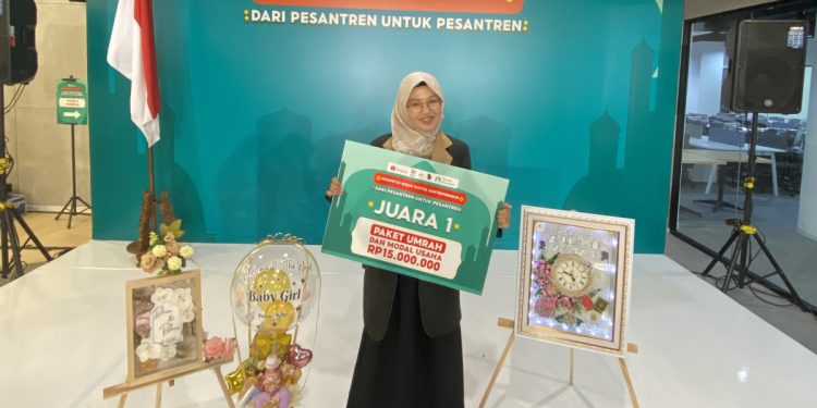 Rizky Ananda Putri, mahasiswa semester enam jurusan Pendidikan Luar Biasa Universitas 11 Maret (UNS), berhasil meraih juara pertama kompetisi Shopee Barokah bertajuk “Bisnis Digital Santripreneur: Dari Pesantren untuk Pesantren”. Foto: LINES.