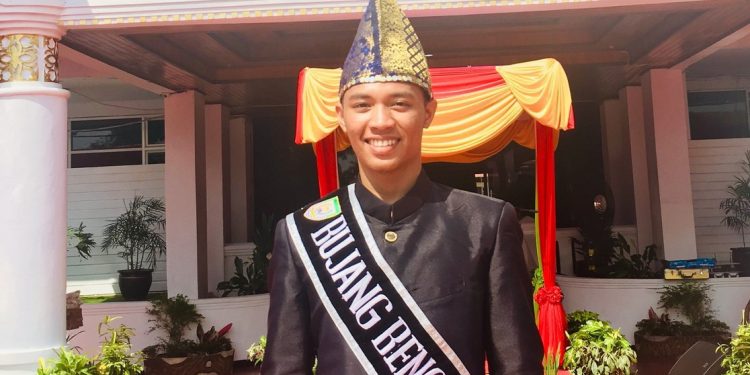 Pemuda LDII asal Bengkulu Ruri Aulia menginspirasi dari kegemarannya dengan ilmu bahasa. Foto: LINES.