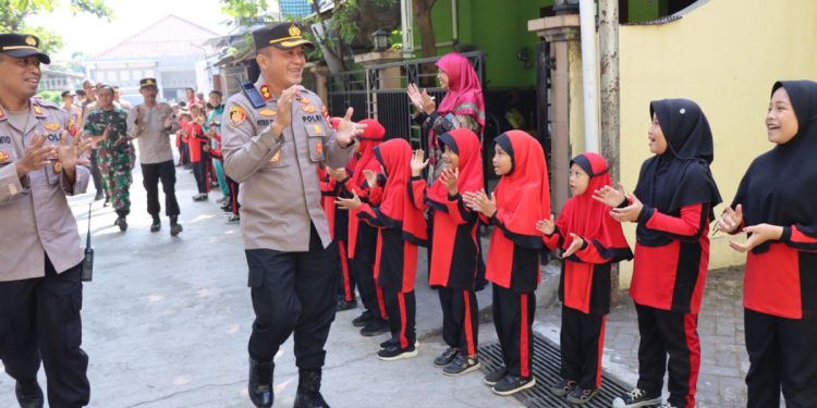 Pengurus DPD LDII Kabupaten Boyolali menerima kunjungan Kapolres Boyolali, AKBP Petrus Parningotan Silalahi, beserta pejabat utama Polres Boyolali dalam kegiatan Jumat Curhat. Foto: LINES.