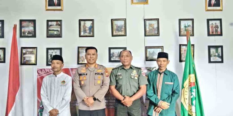 Kapolres Tana Toraja, AKBP Malpa Malacoppo, bersama seluruh jajarannya, menyelenggarakan dialog terbuka bertajuk "Jumat Curhat bersama LDII Tana Toraja" pada Jumat (16/6). Foto: LINES.