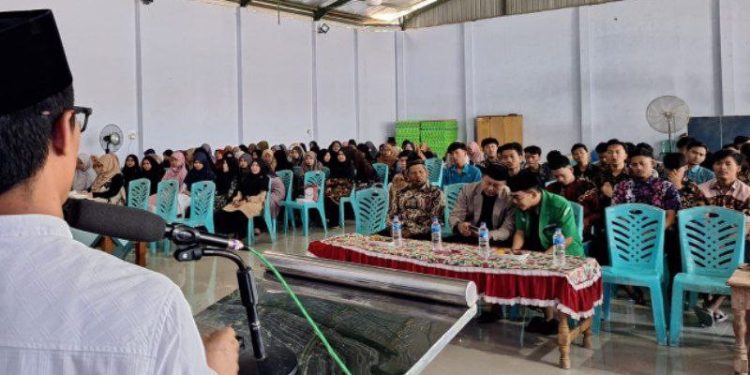 Bertempat di Pondok Pesantren Pelajar dan Mahasiswa (PPPM) Birrul Waalidain, Bojonegoro, generasi muda LDII Kabupaten Bojonegoro, Jawa Timur menggelar talk show. Foto: LINES.
