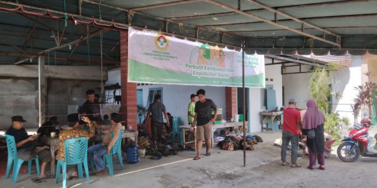 LDII Rokan Hulu melakukan pendistribusian daging kurban dilakukan melalui sistem penukaran kupon yang sebelumnya telah disebarkan oleh panitia kepada masyarakat. Foto: LINES.