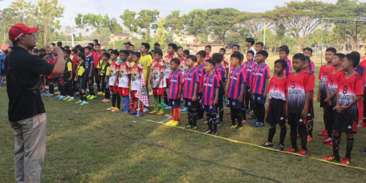 Pengurus Pembina Penggerak Generus (PPG) Sukoharjo bidang olahraga dan seni mengadakan kegiatan sepak bola usia dini. Foto: LINES.