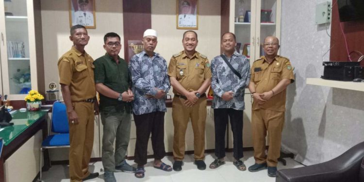 Camat Kota Kisaran Barat, Khalid Armansyah Lubis menerima kunjungan pengurus Pimpinan Cabang (PC) LDII Kota Kisaran Barat. Foto: LINES.
