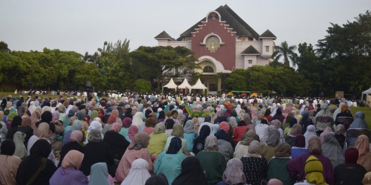 Pada perayaan Idul Adha 1444 Hijriah/2023 Masehi, sekira 1500-an warga LDII Kota Depok melaksanakan salat Ied dengan tertib di lapangan Yayasan Lembaga Cornelis Chastelein, Depok. Foto: LINES.