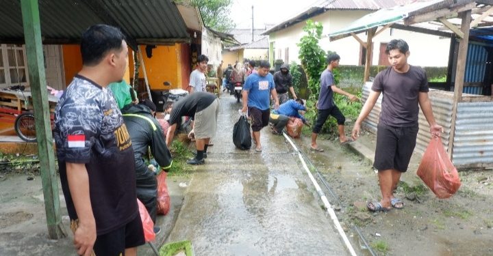 Dewan Pimpinan Daerah (DPD) Lembaga Dakwah Islam Indonesia (LDII) Ambon menyelenggarakan kerja bakti di Dusun Air Salak, Desa Waiheru, Kota Ambon, Maluku pada Jumat (4/8). Foto: LINES.
