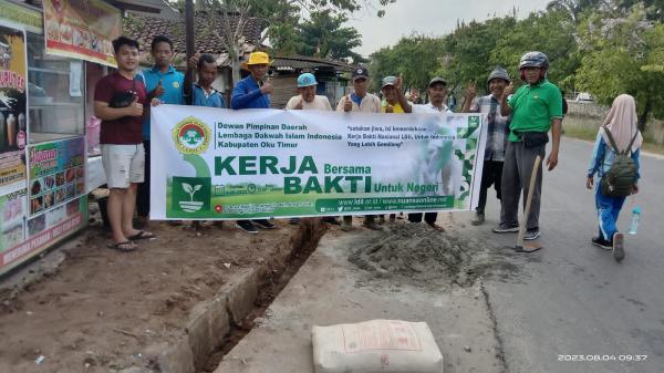 Sukseskan Program Road to Rakernas, LDII Oku Timur Gelar Kerja Bakti