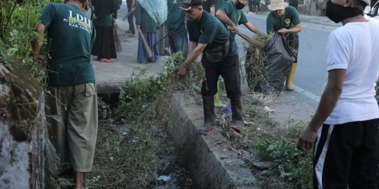 Kerja Bakti Nasional LDII LDII Gotong Royong Kerja Bakti Nasionalisme Kebangsaan Merah Putih Bersih Suci Mengepel Ngepel Solid Rakernas LDII 2023