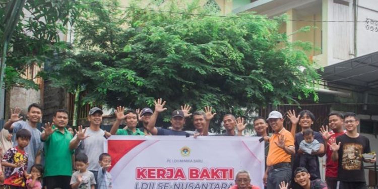 Kerja Bakti Nasional LDII LDII Gotong Royong Kerja Bakti Nasionalisme Kebangsaan Merah Putih Bersih Suci Mengepel Ngepel Solid Rakernas LDII 2023