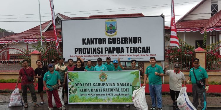 Kerja Bakti Nasional LDII LDII Gotong Royong Kerja Bakti Nasionalisme Kebangsaan Merah Putih Bersih Suci Mengepel Ngepel Solid Rakernas LDII 2023