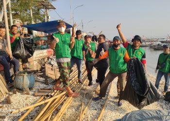 Bersih-bersih Pantai Kenjeran, LDII Surabaya Libatkan MUI dan FKUB