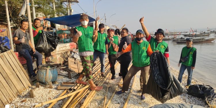 Bersih-bersih Pantai Kenjeran, LDII Surabaya Libatkan MUI dan FKUB