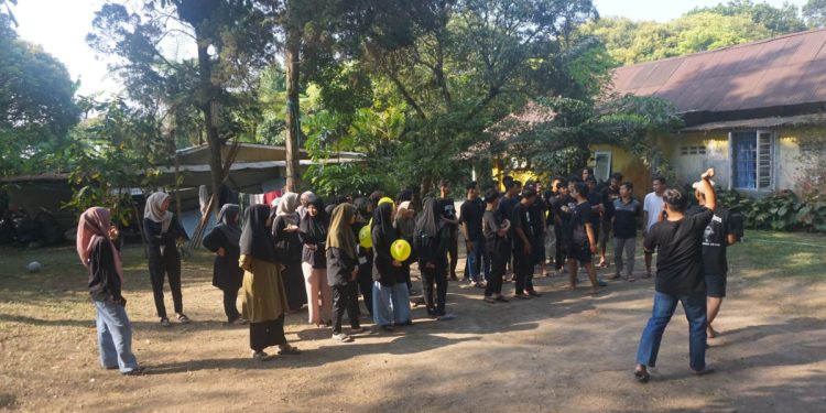 Pengurus remaja LDII Pengasih menggelar kegiatan leadership yang bertajuk "Raise The Spirit, Create A Leadership Spirit." Foto: LINES.