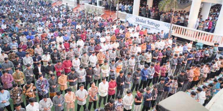 Salat Istisqo LDII Ponpes Wali Barokah Kediri