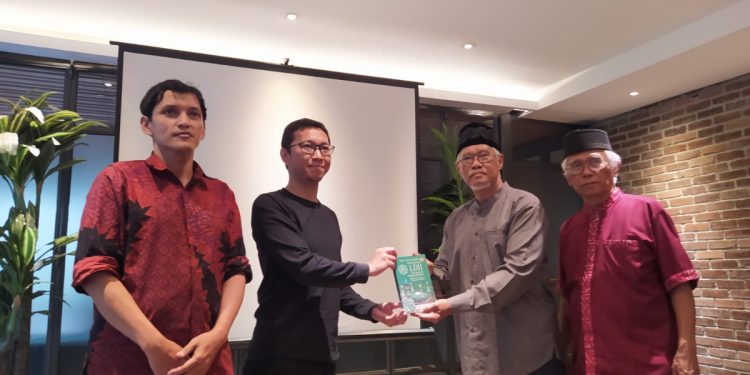 Ketua DPW LDII Jabar menemui sejumlah media, dalam acara media gathering menyambut Rakernas LDII, pada Jumat (3/11). Foto: LINES.