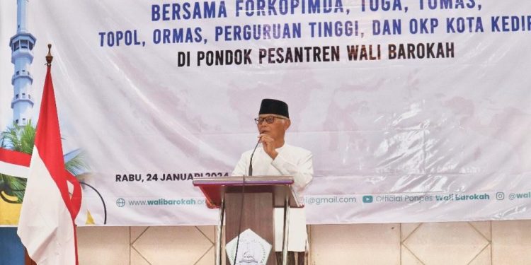 Paguyuban Antar Umat Beragama Penghayat Kepercayaan/Forum Kerukunan Umat Beragama (PAUB-PK/FKUB) Kota Kediri menggelar “Malam Keakraban” di Ponpes Wali Barokah Kediri yang dihadiri oleh Ketua Umum MUI Pusat KH Anwar Iskandar. Foto: LINES.