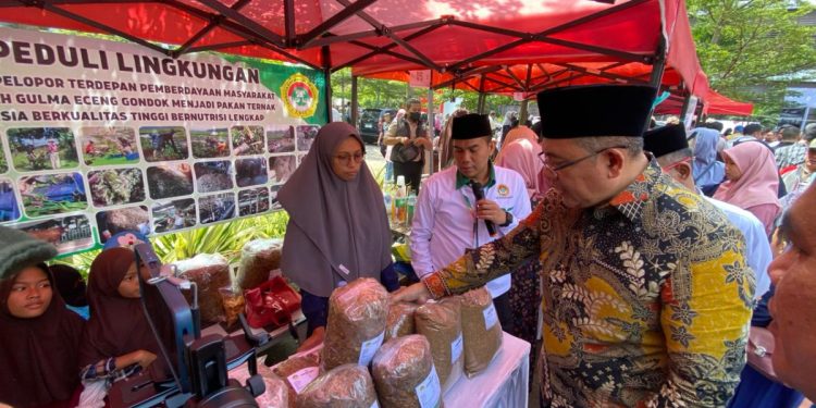 Musda IV DPD LDII KBB tersebut juga digelar bazaar produk UMKM yang dikunjungi Sekretaris Daerah Kabupaten Bandung Barat. Foto: LINES.