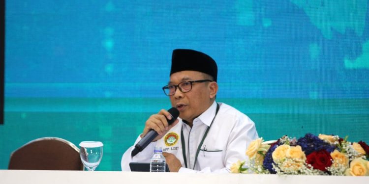 Sekretaris DPP LDII Hasyim Nasution mengomentari euforia masyarakat dalam menanggapi hasil hitung cepat usai Pemilu. Menurutnya, perlu sabar menunggu hasil resmi dari KPU. Foto: LINES.
