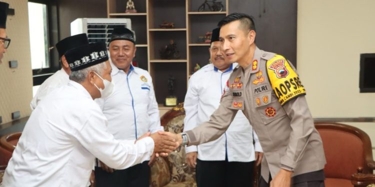 Untuk mewujudkan Pemilu Damai 2024, DPD LDII Kabupaten Karanganyar silaturahim ke kantor Kapolres Karanganyar pada Jumat (10/2). Foto: LINES.