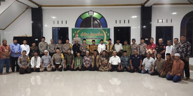 Kapolres Ketapang Polda Kalbar AKBP Tommy Ferdian, bersama sejumlah pejabat utama, melaksanakan “Safari Ramadan 1445 H”. Foto: LINES.