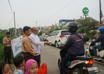 Tebar Kebaikan Saat Ramadan, PAC LDII Tirtajaya Depok Bagikan Takjil