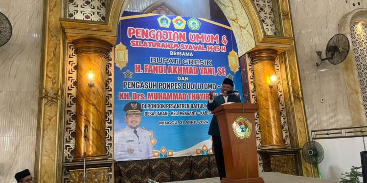 Bupati Gresik Fandi Akhmad Yani menghadiri pengajian umum LDII. Kegiatan tersebut digelar pada Minggu (21/4) di Pondok Pesantren (Ponpes) Baitul Makmur, Gresik. Foto: LINES.