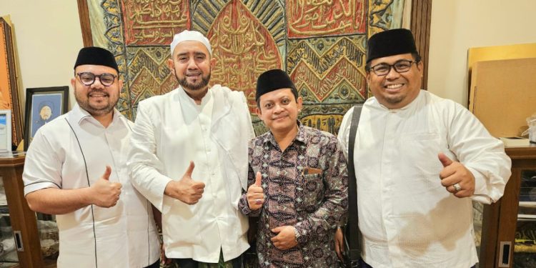 Rabu 29 Mei 2024, silaturahim ke Habib Syeh di Pasar Kliwon Solo, ditemani ketua DPD Surakarta H. Muh Zain. Foto: LINES.