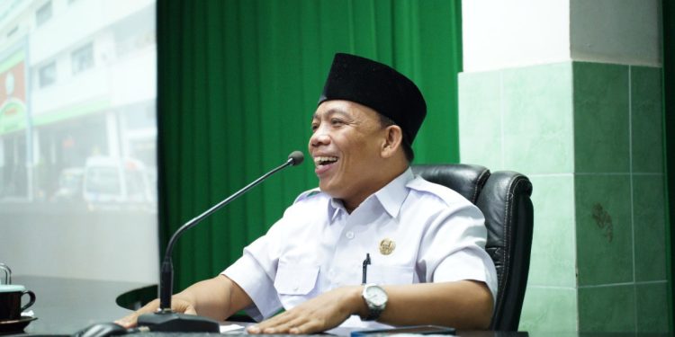 Penyuluh Agama Islam Kementerian Agama (Kemenag) Kabupaten Nganjuk, Sinasan membekali para santri Pondok Pesantren Al Ubaidah, Kertosono, Nganjuk, Jawa Timur. Foto: LINES.