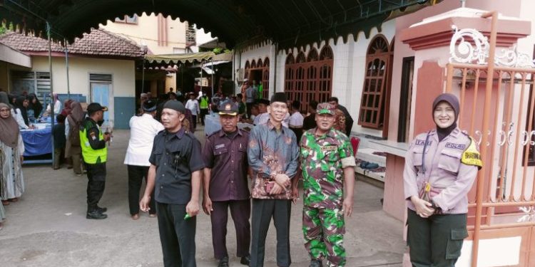 Polsek Boyolangu melakukan pengamanan saat pengajian umum DPD LDII Tulungagung. Foto: LINES.