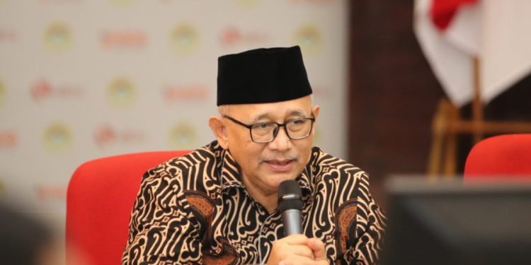 Ketua Umum DPP LDII KH Chriswanto Santoso saat ditemui di ruang kerjanya, Jakarta, pada Minggu (9/6) mengatakan, LDII melaksanakan pengamatan hilal lebih dari 100 titik di seluruh Indonesia. Foto: LINES.